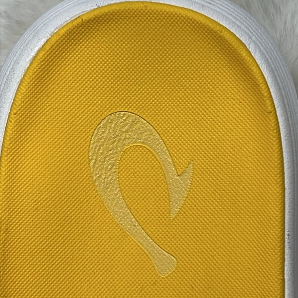 OLUKAI Slide Mens Size‎ 10 Komo New NWOT Yellow Hibiscus Slip On Comfort Travel - Picture 11 of 13